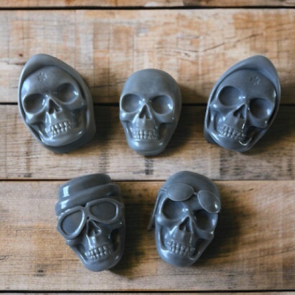 3 Hand Crafted Halloween Skulls Charcoal Soap - Picture 3 of 6